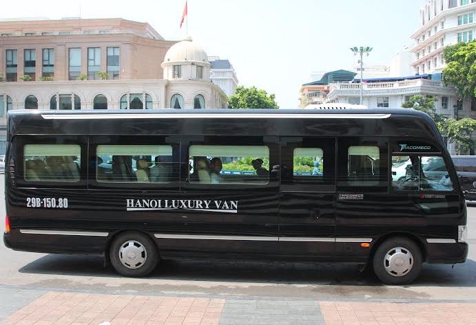 Limousine bus Hoa Lu - Tam Coc day trip